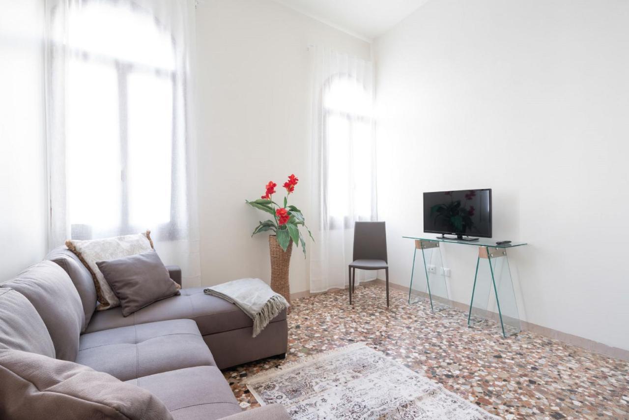 Accademia Charm Apartments By Wonderful Italy Velence Kültér fotó