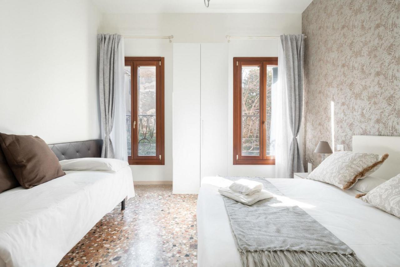 Accademia Charm Apartments By Wonderful Italy Velence Kültér fotó