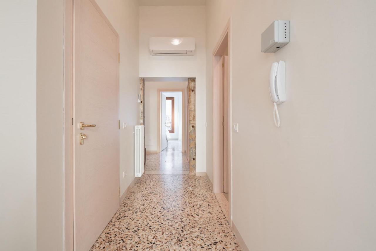 Accademia Charm Apartments By Wonderful Italy Velence Kültér fotó