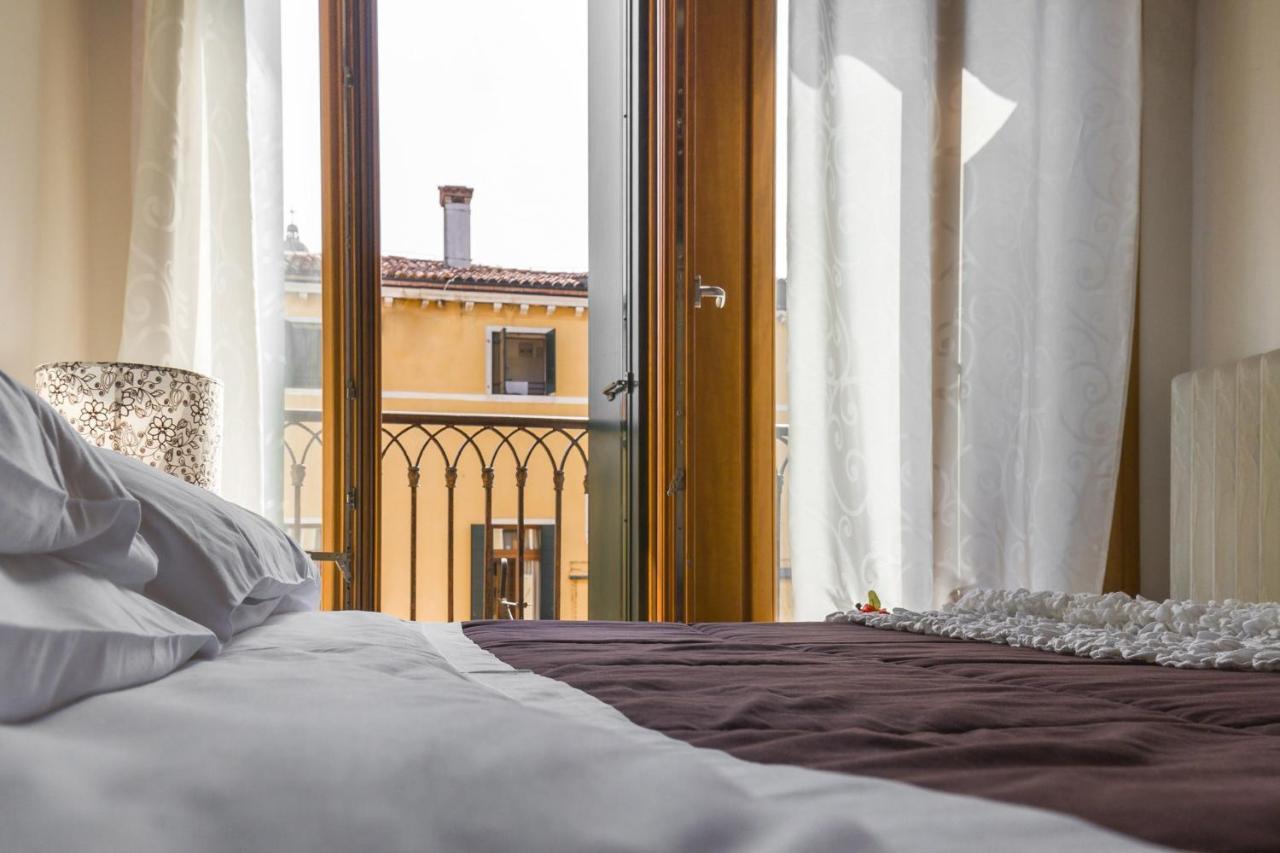 Accademia Charm Apartments By Wonderful Italy Velence Kültér fotó