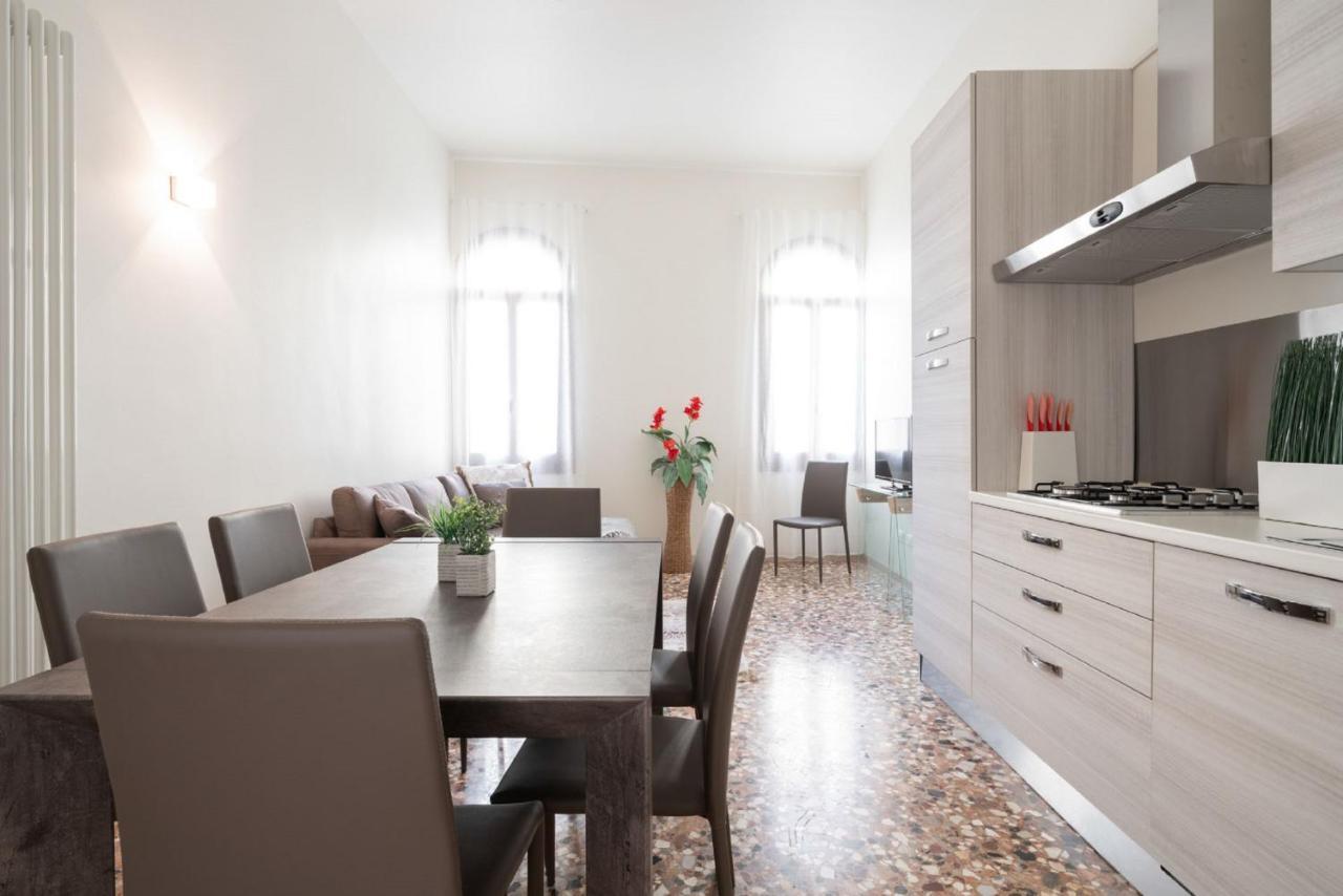 Accademia Charm Apartments By Wonderful Italy Velence Kültér fotó