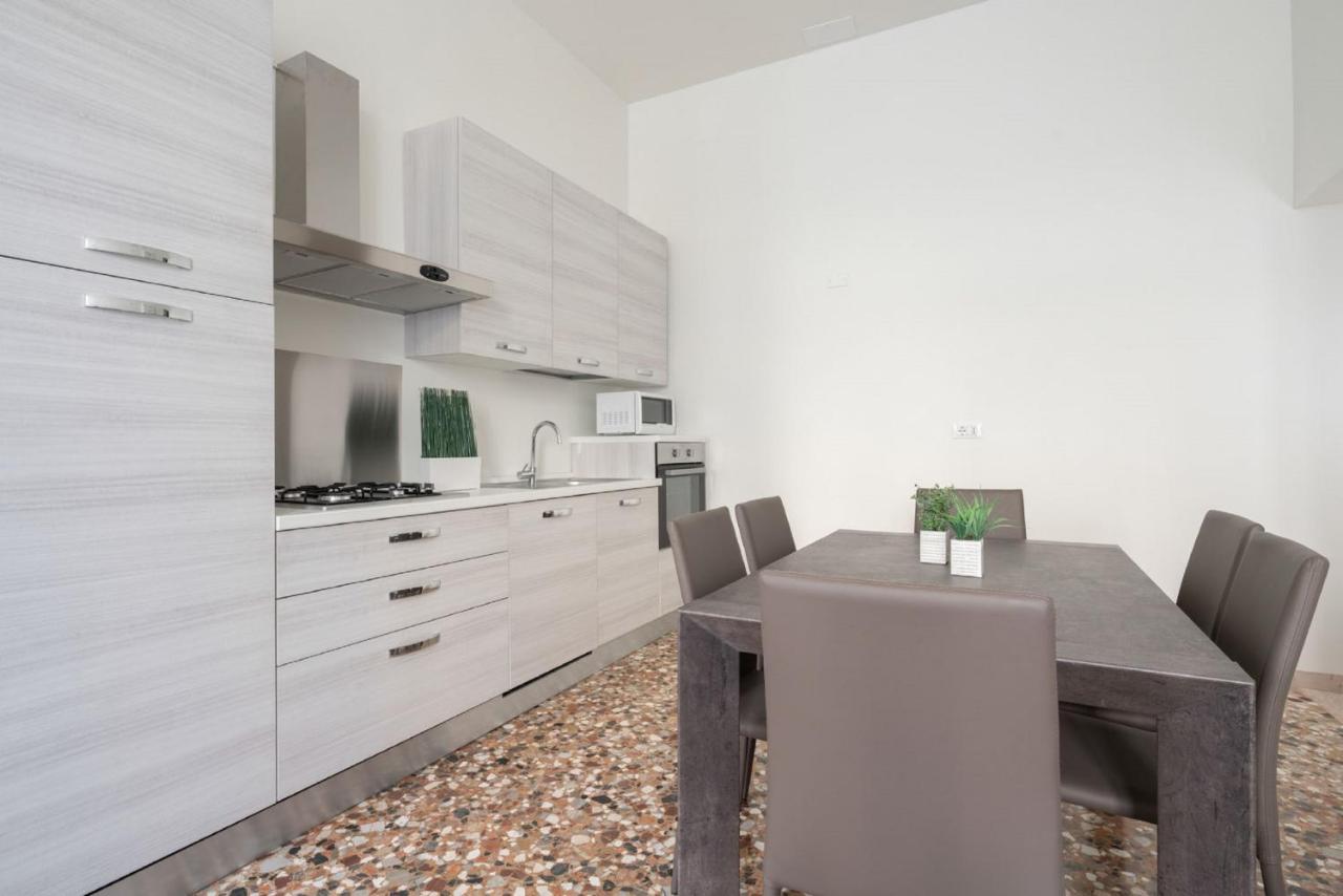 Accademia Charm Apartments By Wonderful Italy Velence Kültér fotó