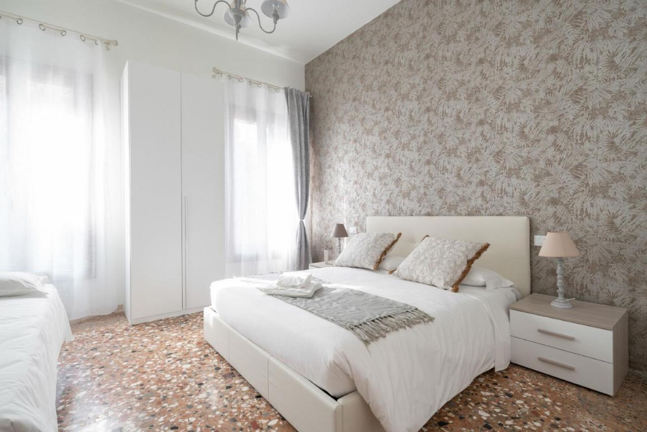 Accademia Charm Apartments By Wonderful Italy Velence Kültér fotó