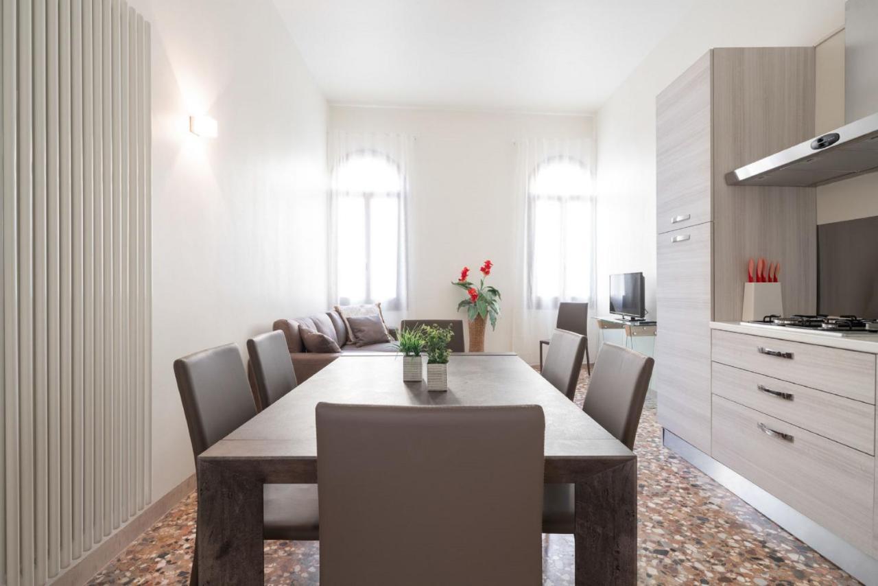 Accademia Charm Apartments By Wonderful Italy Velence Kültér fotó