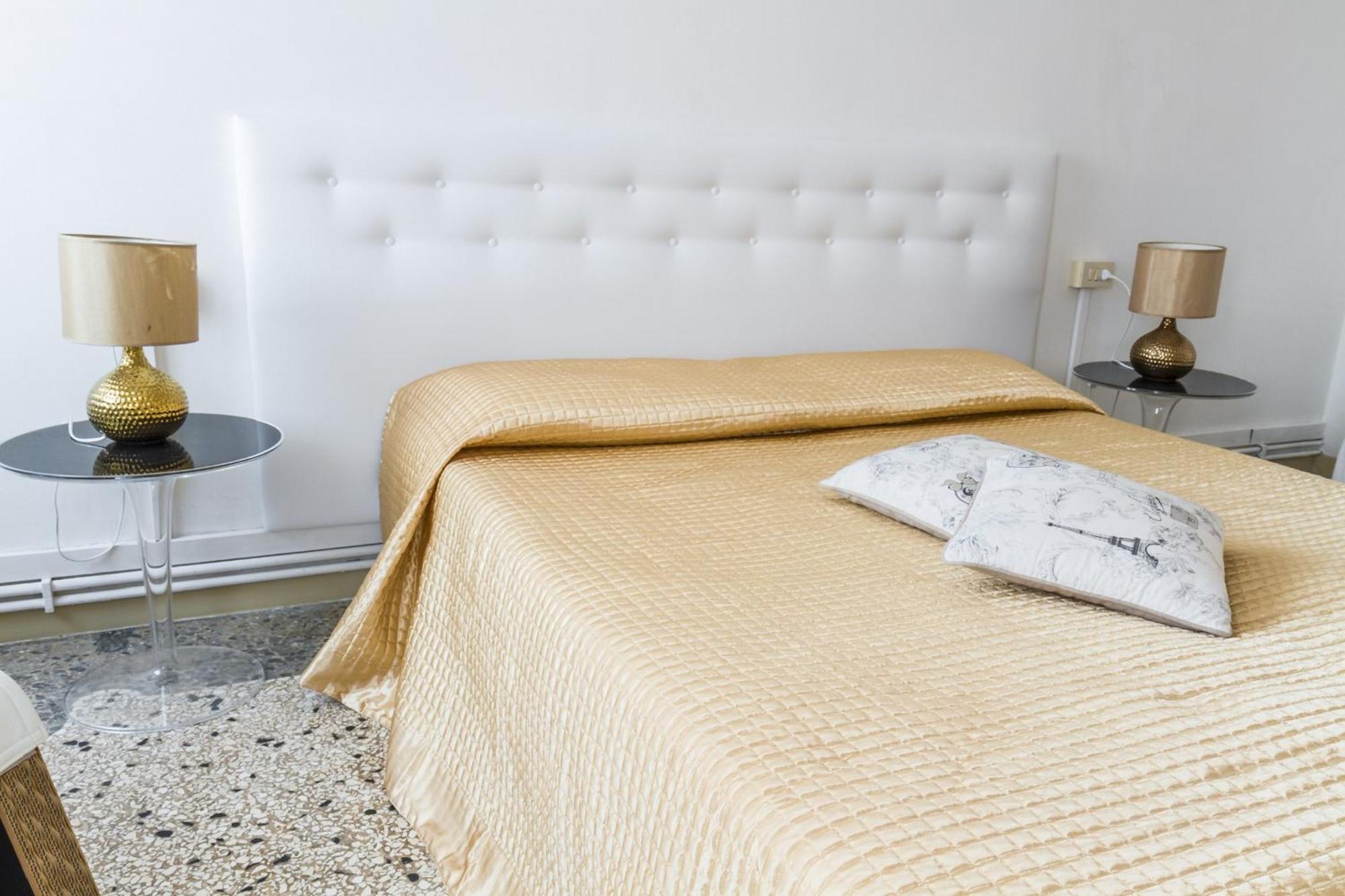 Accademia Charm Apartments By Wonderful Italy Velence Kültér fotó