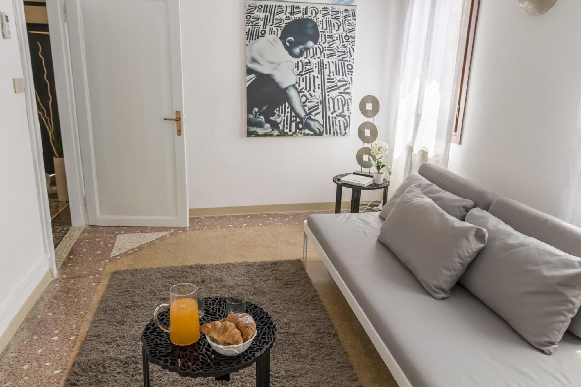 Accademia Charm Apartments By Wonderful Italy Velence Kültér fotó